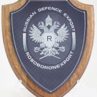 Плакетка в форме щита с эмблемой Рособоронэкспорта