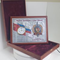 Плакетка с часами в футляре